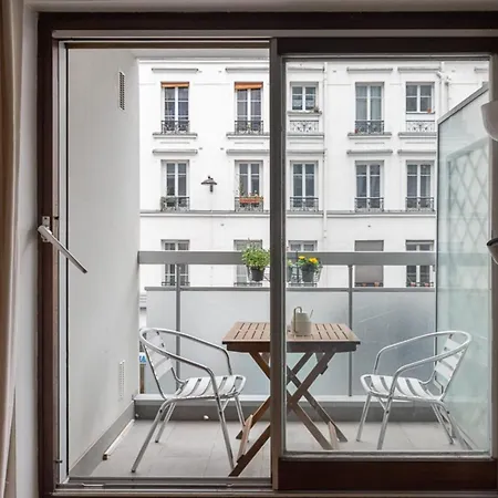 Appartamento Cocoon Of With Balcony In The 11th
